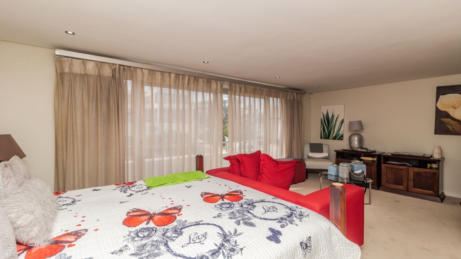6 Bedroom Property for Sale in Bloubergstrand Western Cape